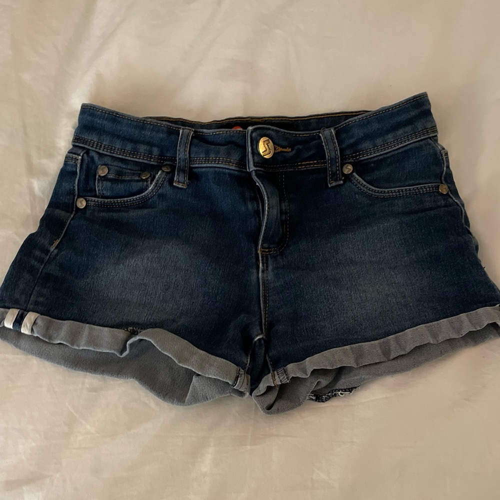 Super cute denim shorts